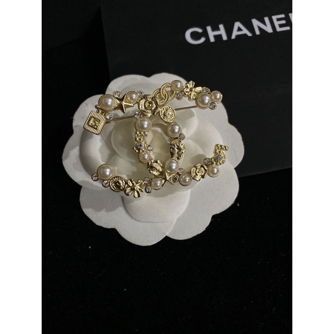 Chanel Brooches - Click Image to Close